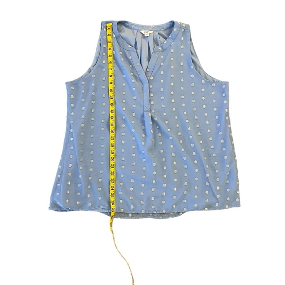Sleeveless top. Baby Blue with metallic Silver Polkadot design. Vneck - Picture 5 of 7